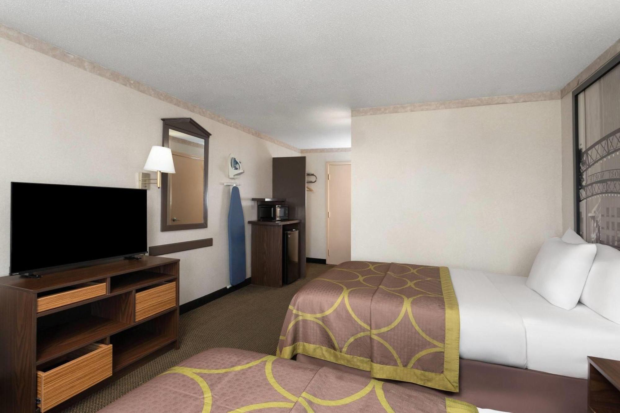 Hotel Super 8 By Wyndham Columbus Exterior foto